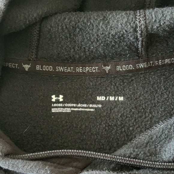 Under‎ Armour Black Sleeveless vest with Red Text - Picture 4 of 8